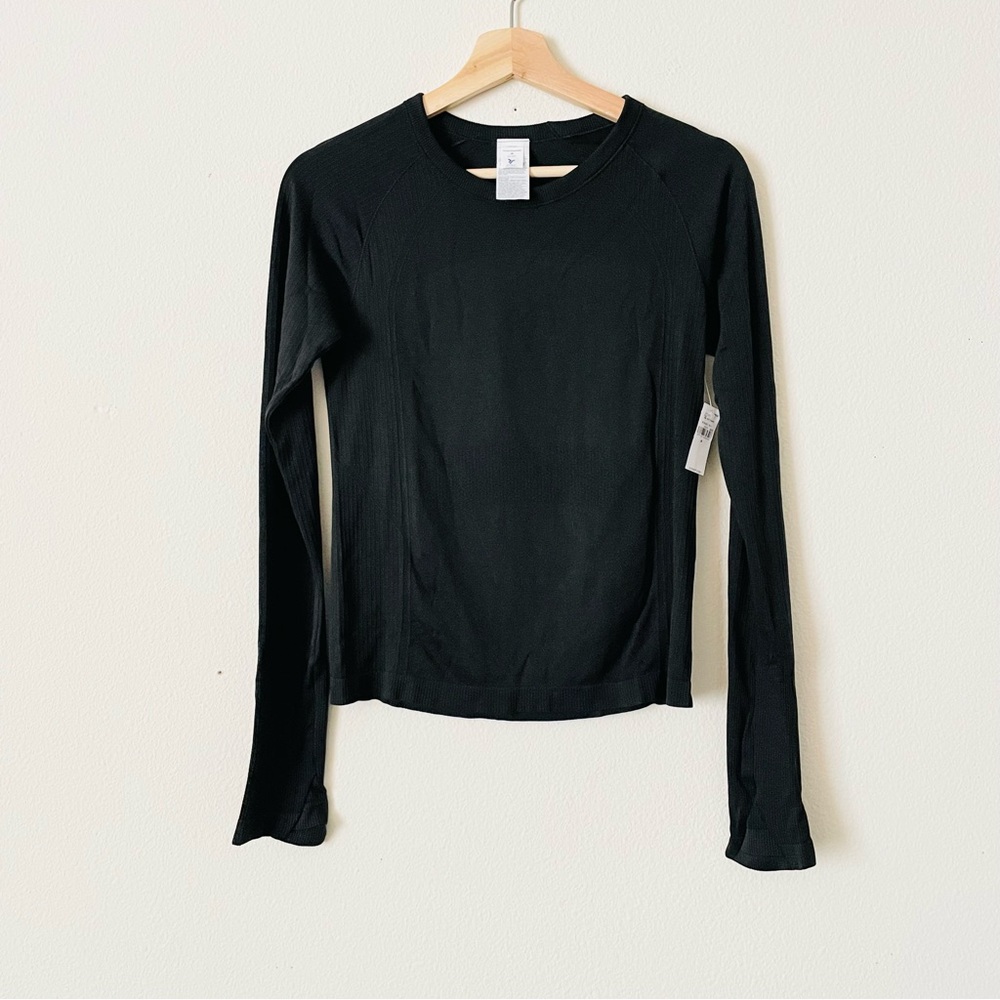 NWT Old Navy MEDIUM Fluid Seamless black long sleeve fitted top